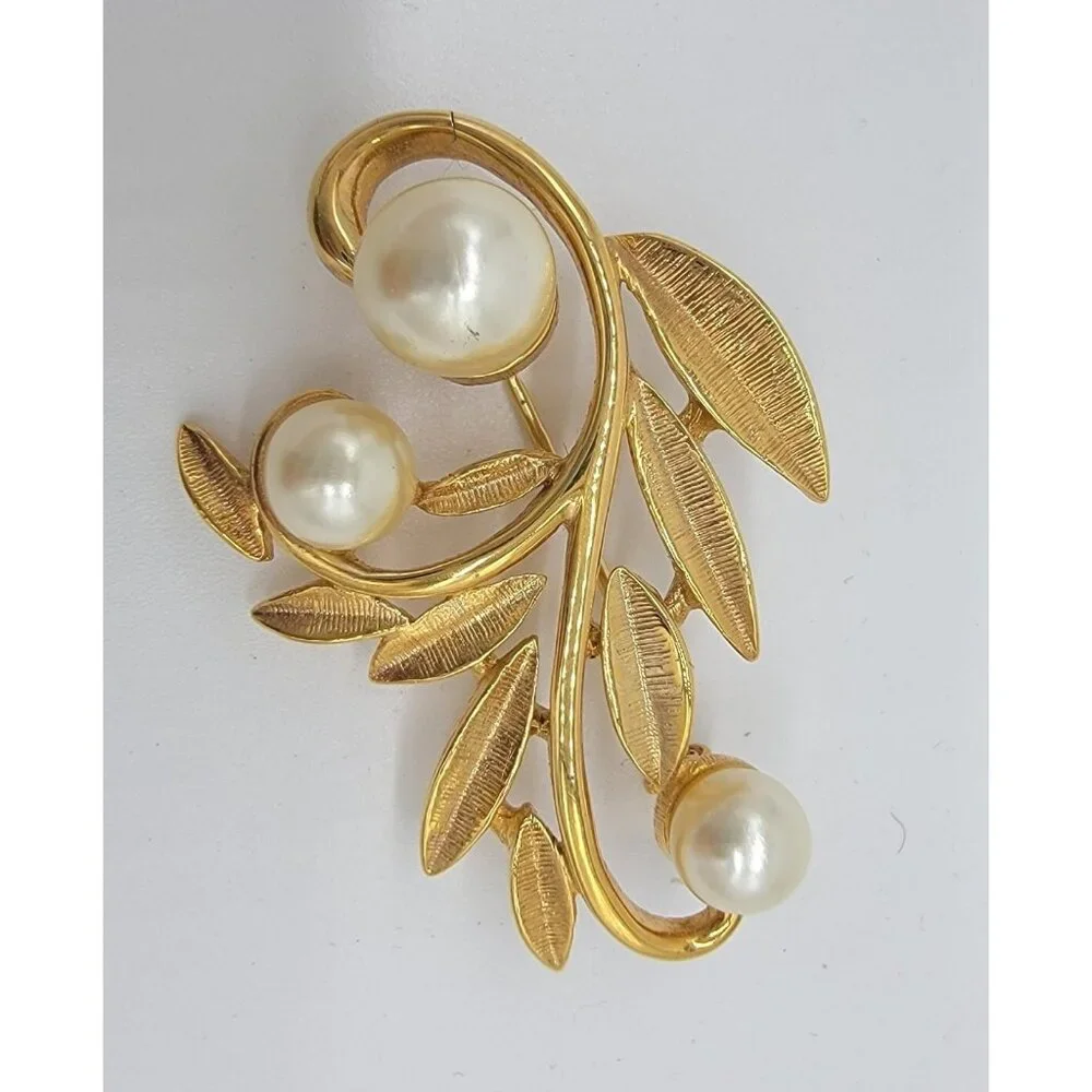 Vintage Napier Faux‎ Pearl Gold Tone Leaf Floral Pin Brooch